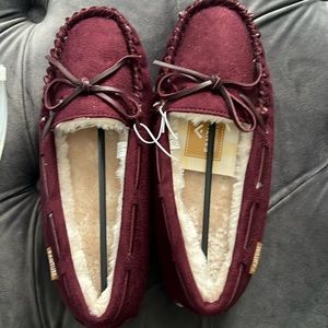 NWT Fanture women’s faux fur slippers maroon moccasins size 7